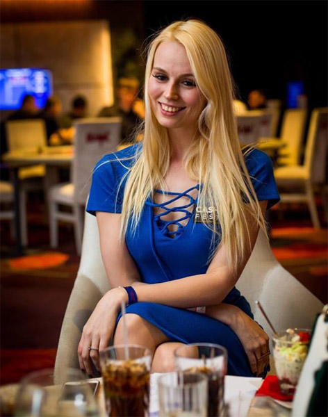 Christin Mäemets (Кристин Мяеметс) - Девушки и покер